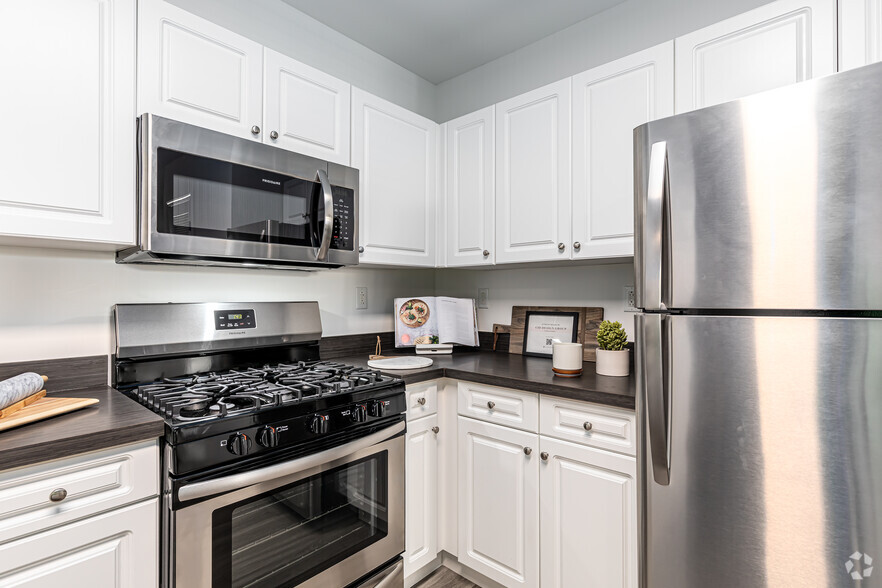 1BR, 1BA - Kitchen - The Ledges Apartment Homes