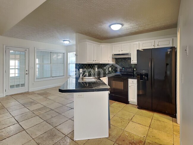 Building Photo - 677 New England Way