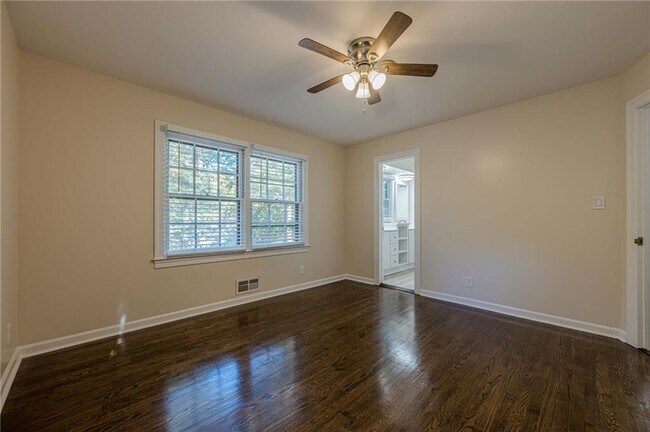 Building Photo - 6640 Williamson Dr NE