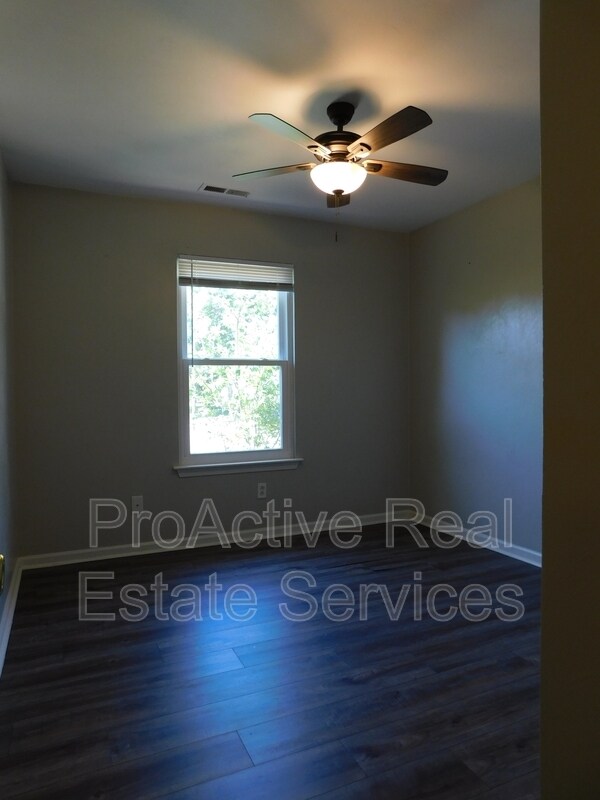 Building Photo - 1433 Drumheller Dr