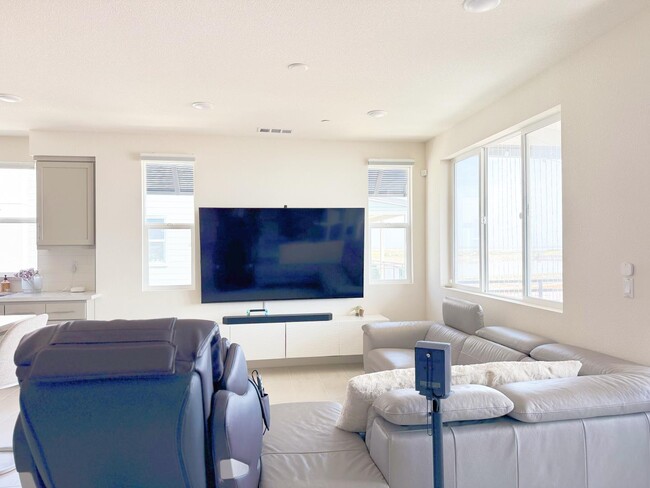 Building Photo - 9776 Seawind Wy
