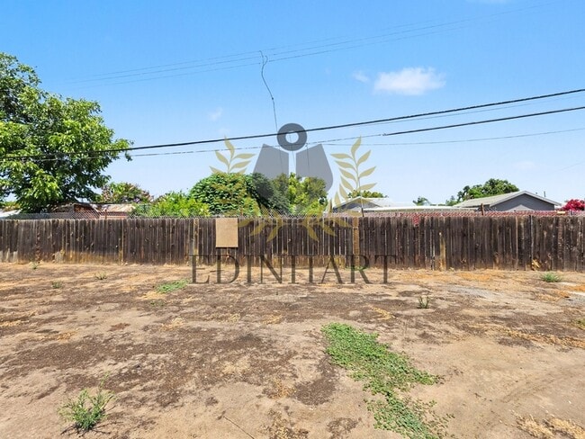 Building Photo - 3049 E McKinley Ave