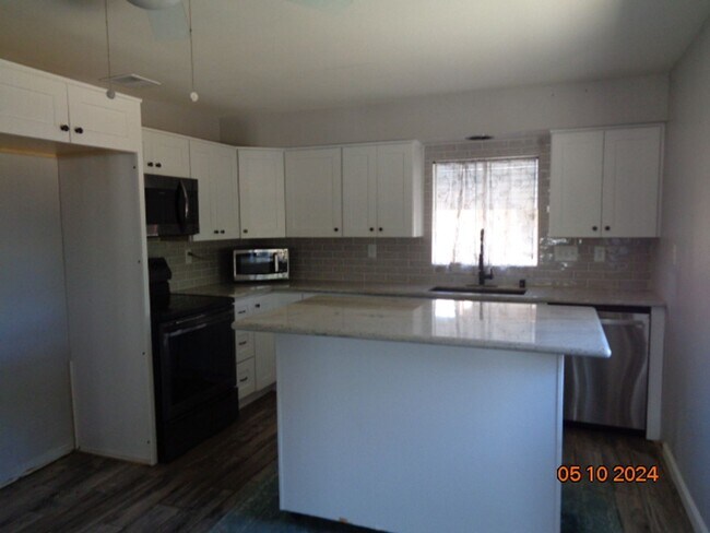 Building Photo - Bruckner/51st St West