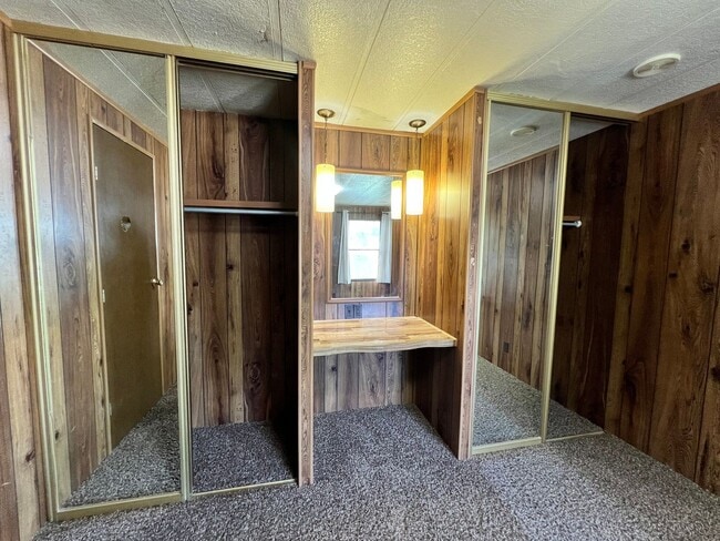 Building Photo - 2 Bedroom 1 Bath
