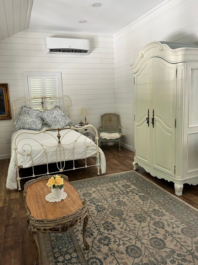 Building Photo - 290 Hamburg Rd