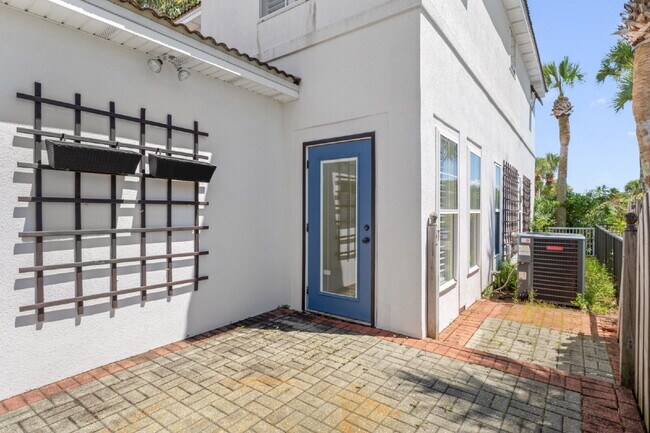Building Photo - 3 bedroom/ 2.5 bathroom in Destin, FL!