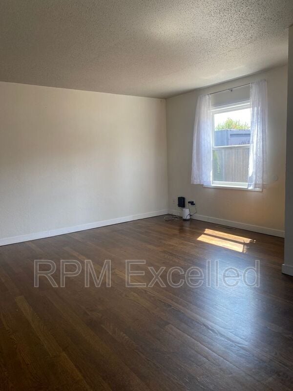 Building Photo - 5225 E McDacer Ave