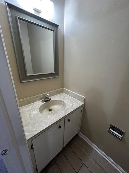 Building Photo - 1432 Bailey Cir