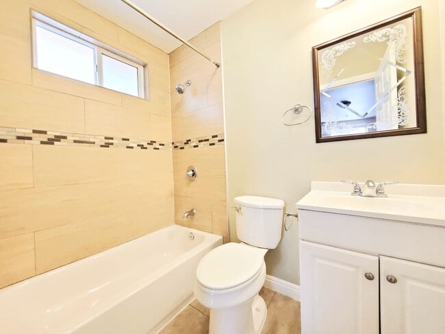 Building Photo - 1275 W 39th St