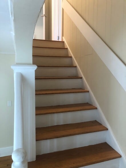 stairwell - 130 Kenwood Ave