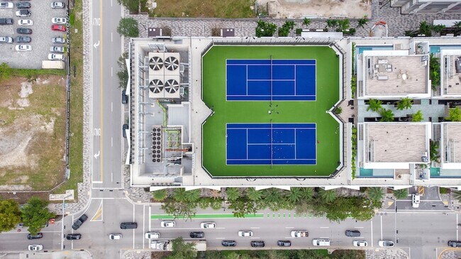 Building Photo - 851 NE 1st Ave