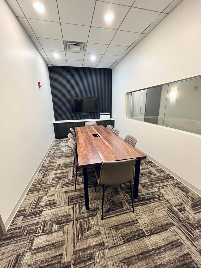 Building Photo - 512 N McClurg Ct