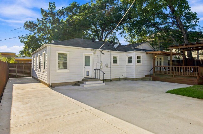 Building Photo - 3619 Kell St