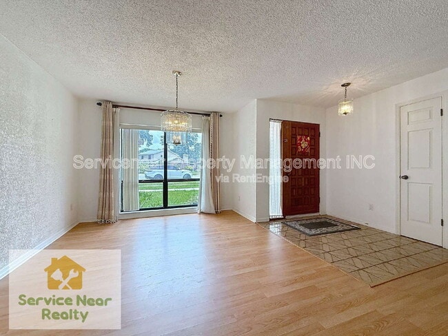 Building Photo - 3402 Country Woods Ct