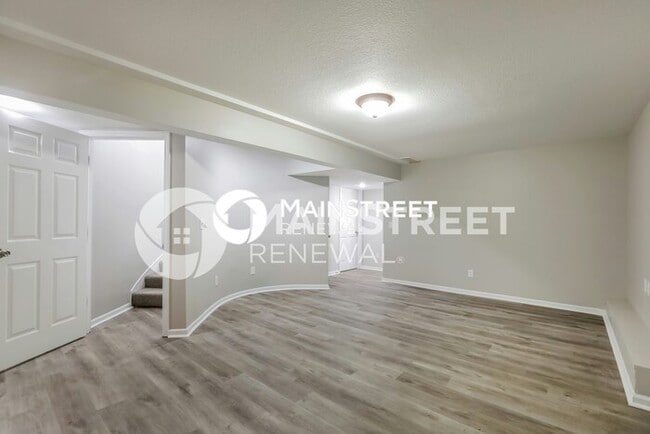 Building Photo - 5 Bedroom Pet-Friendly Home in Kansas City...