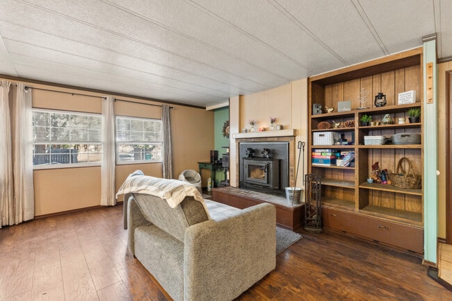 Building Photo - 18010 Ponderosa Ln