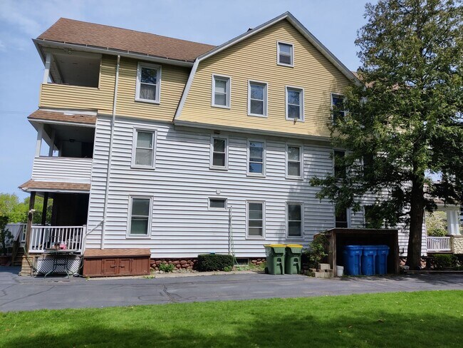 Building Photo - 638-638 Washington Ave