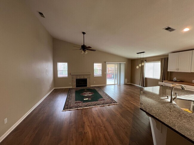 Building Photo - INCREDIBLY RARE & IMMACULATE 4 BEDROOM SIN...