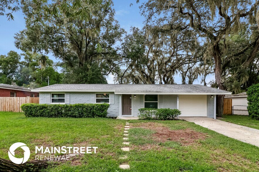 Primary Photo - 921 Hillside Dr