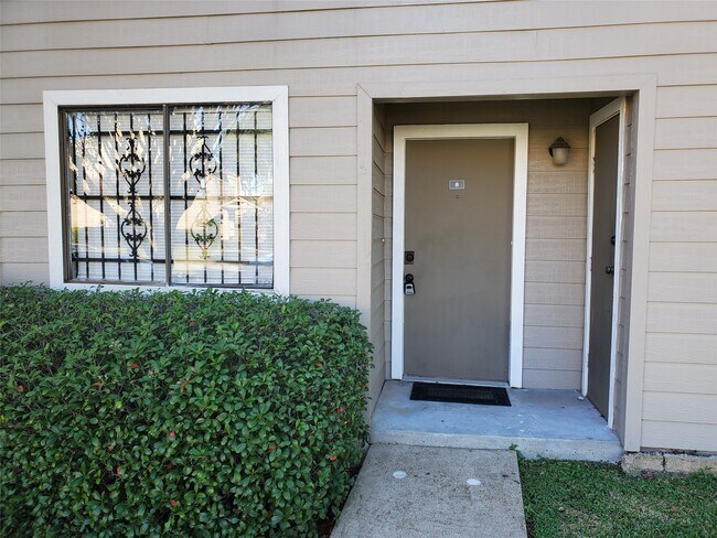 Building Photo - 6701 Sands Point Dr