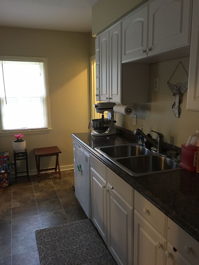 Building Photo - Minnetonka Home for Rent