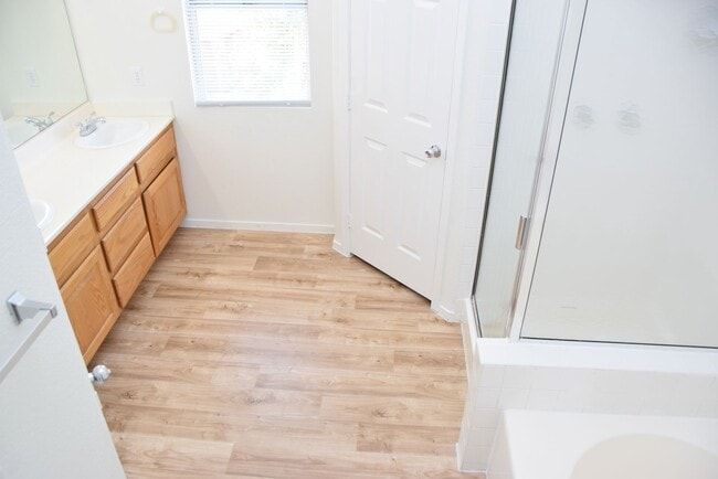 Building Photo - BEAUTIFUL 4 BEDROOM, 2 BATH SINGLE-STORY H...