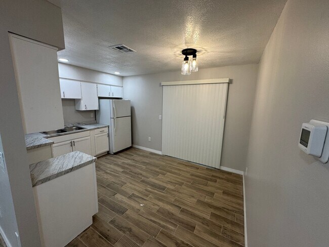 Building Photo - 21514 Campbell Dr