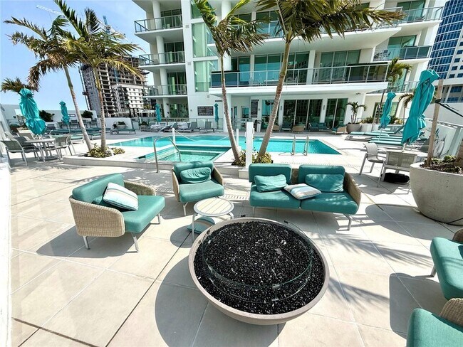 Building Photo - 301 Quay Cmn