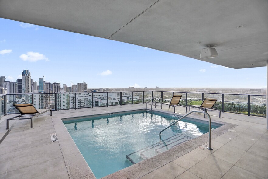 Building Photo - 1600 NE 1st Ave