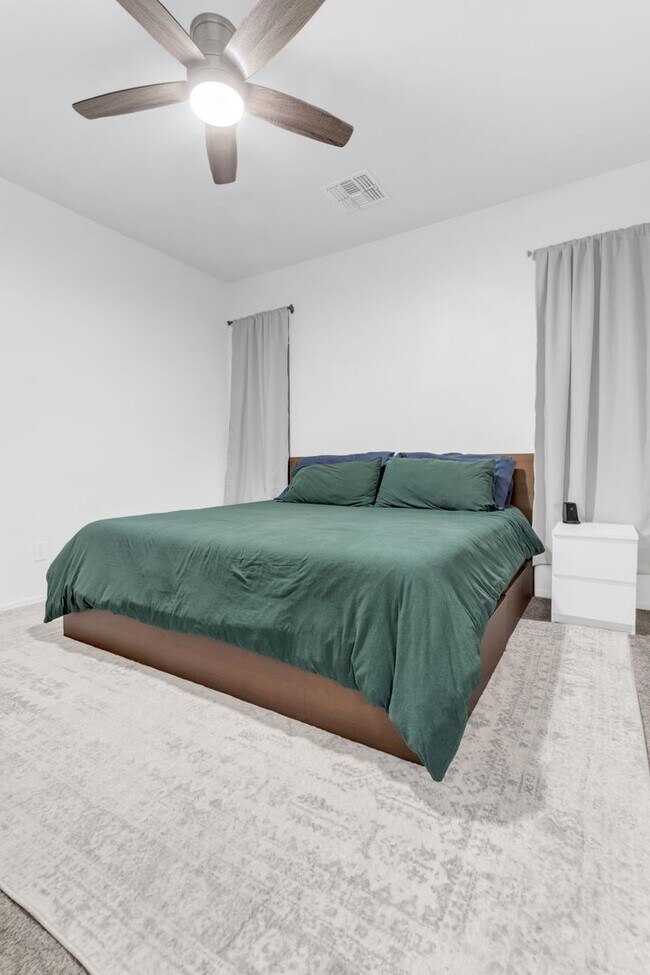 Building Photo - Stunning Single-Level Rental In The Highly...