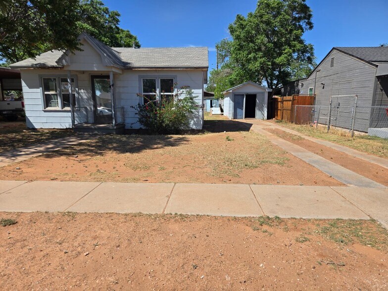 Building Photo - 2814 1st Pl