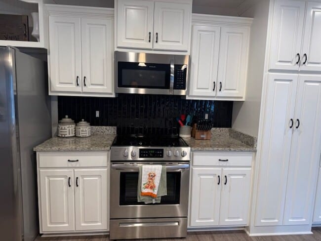 Building Photo - 4br/2ba Pet friendly 1-level home in Fort ...