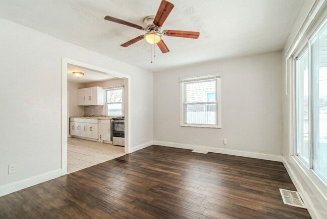 Building Photo - Newly Renovated Warren Gem: New Appliances, Hardwood & Cozy New Carpet!