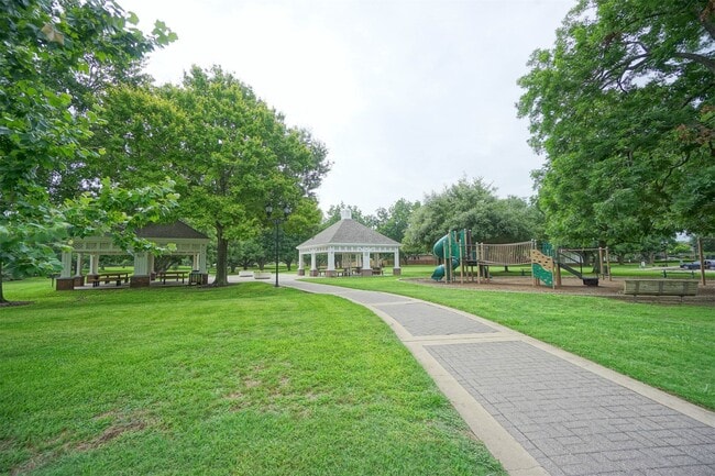 Building Photo - 5602 Whisper Ridge Dr