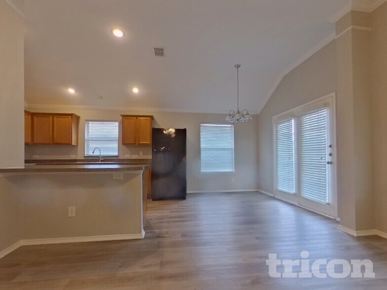 Building Photo - 6141 Tilapia Dr