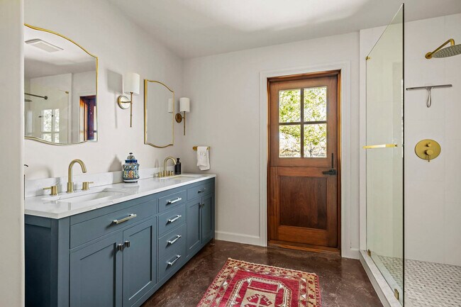 Building Photo - 1219 Sisterdale Rd