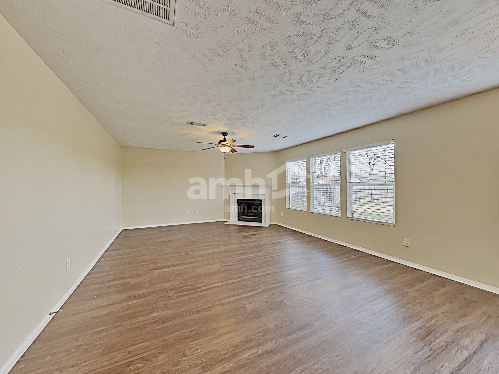 Building Photo - 1140 Seven Oaks Blvd