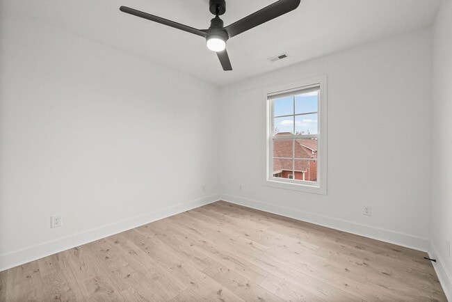 Building Photo - Pet Friendly Three Bedroom with Bonus!