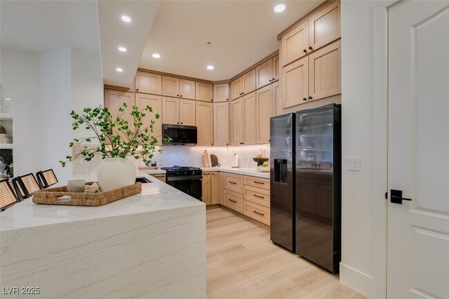 Building Photo - 32 E Serene Ave