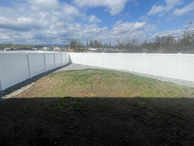 Building Photo - First Month Free   Newly Built Townhouse