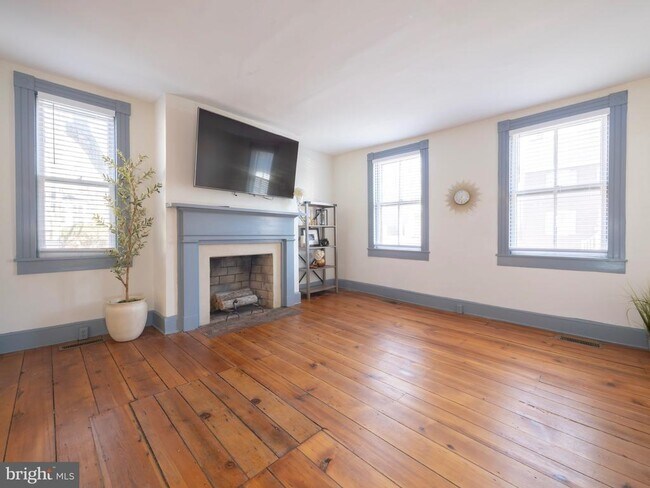 Building Photo - 703 S Loudoun St