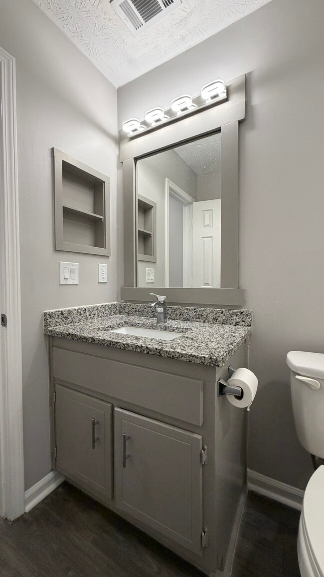 Building Photo - 3461 Southgate Trail SE