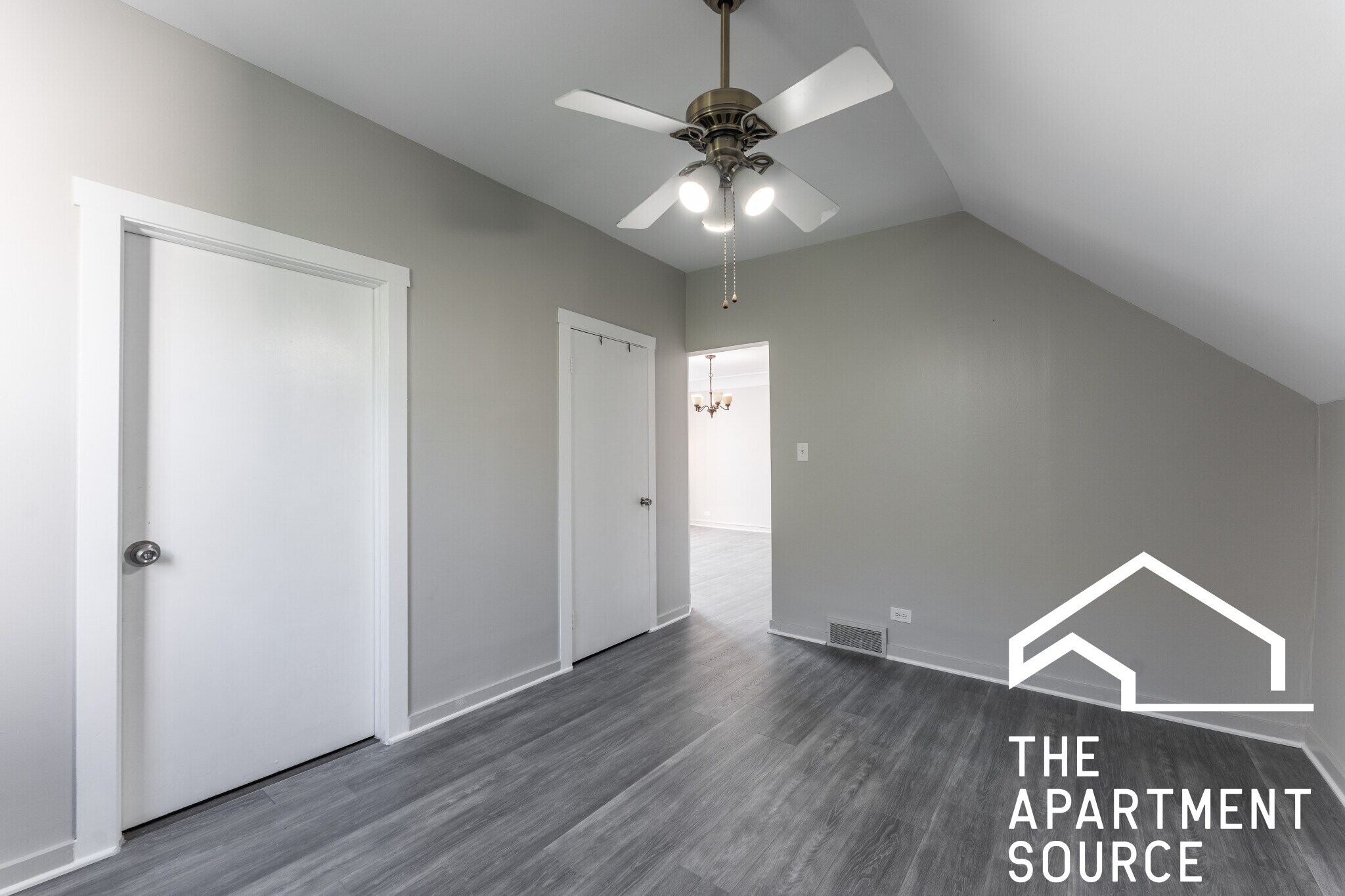 Building Photo - 2853 W Dickens Ave