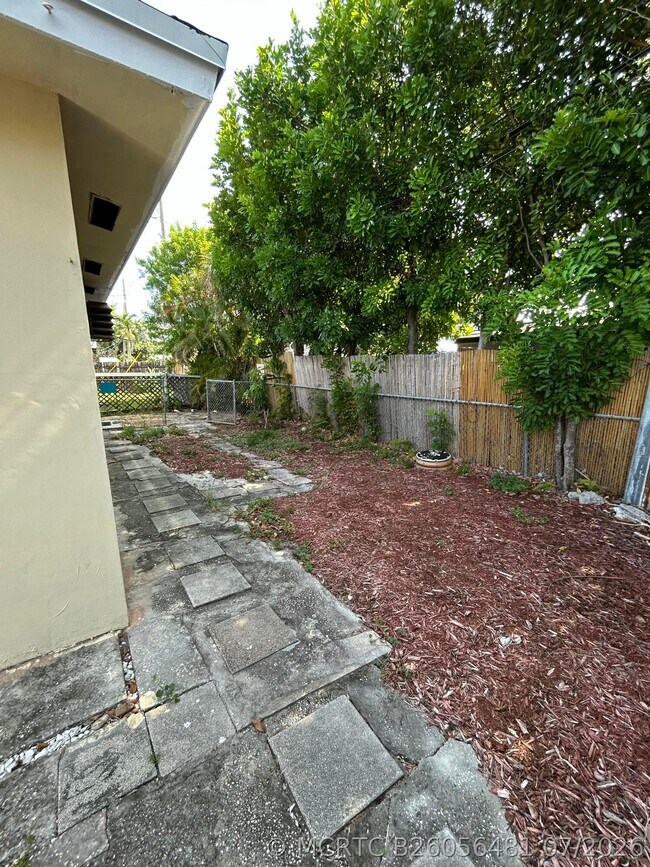 Building Photo - 5881 NE 18th Ave