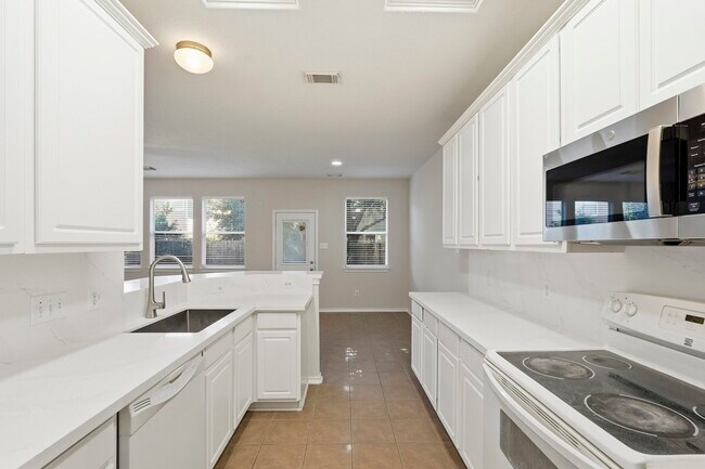 Building Photo - 5606 Redgrove Ln