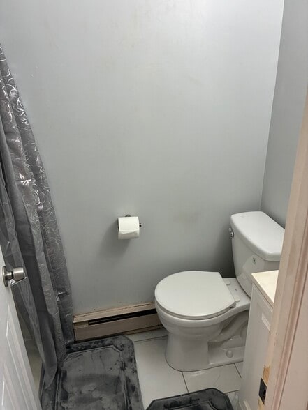 Private bathroom for bedroom #1 - 213 Knoll Dr