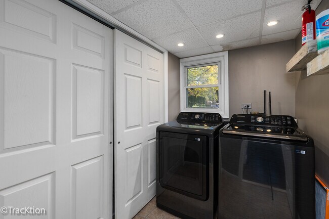 Building Photo - 11S639 McGrath Ln