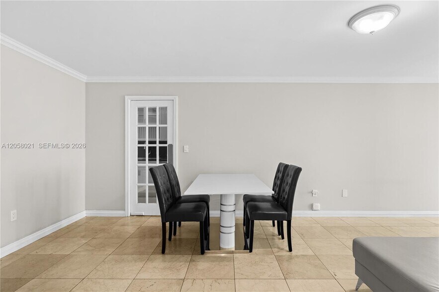 Building Photo - 18011 Biscayne Blvd
