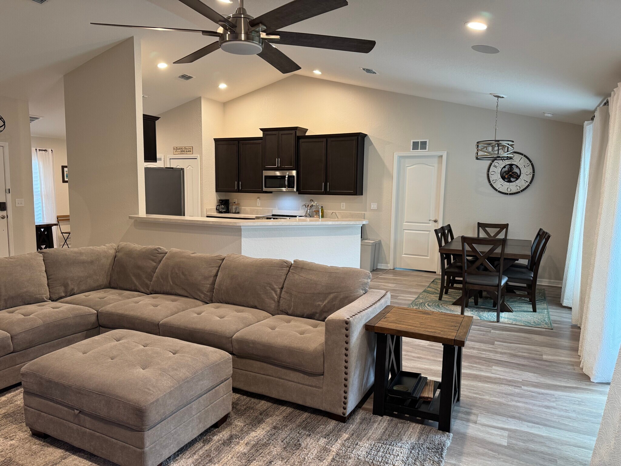 Building Photo - 244 Whispering Oaks Way