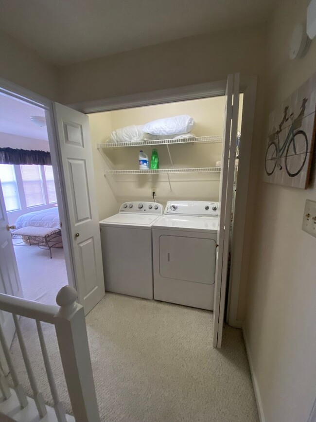 Building Photo - Furnished 2 Bedroom 1.5 Bath townhouse, Mo...